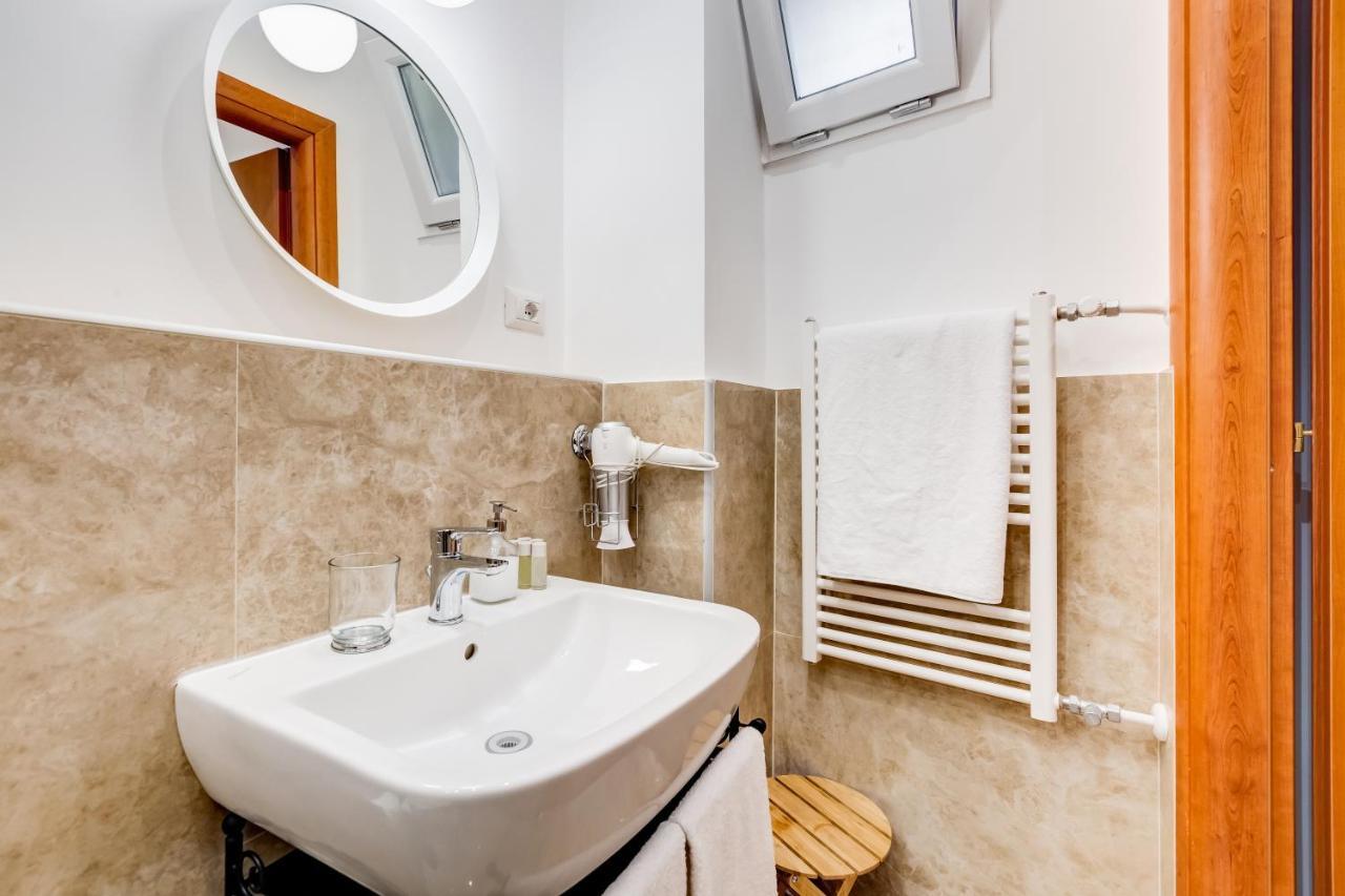 רומא Lovely And Modern Nest Near The Colosseum מראה חיצוני תמונה